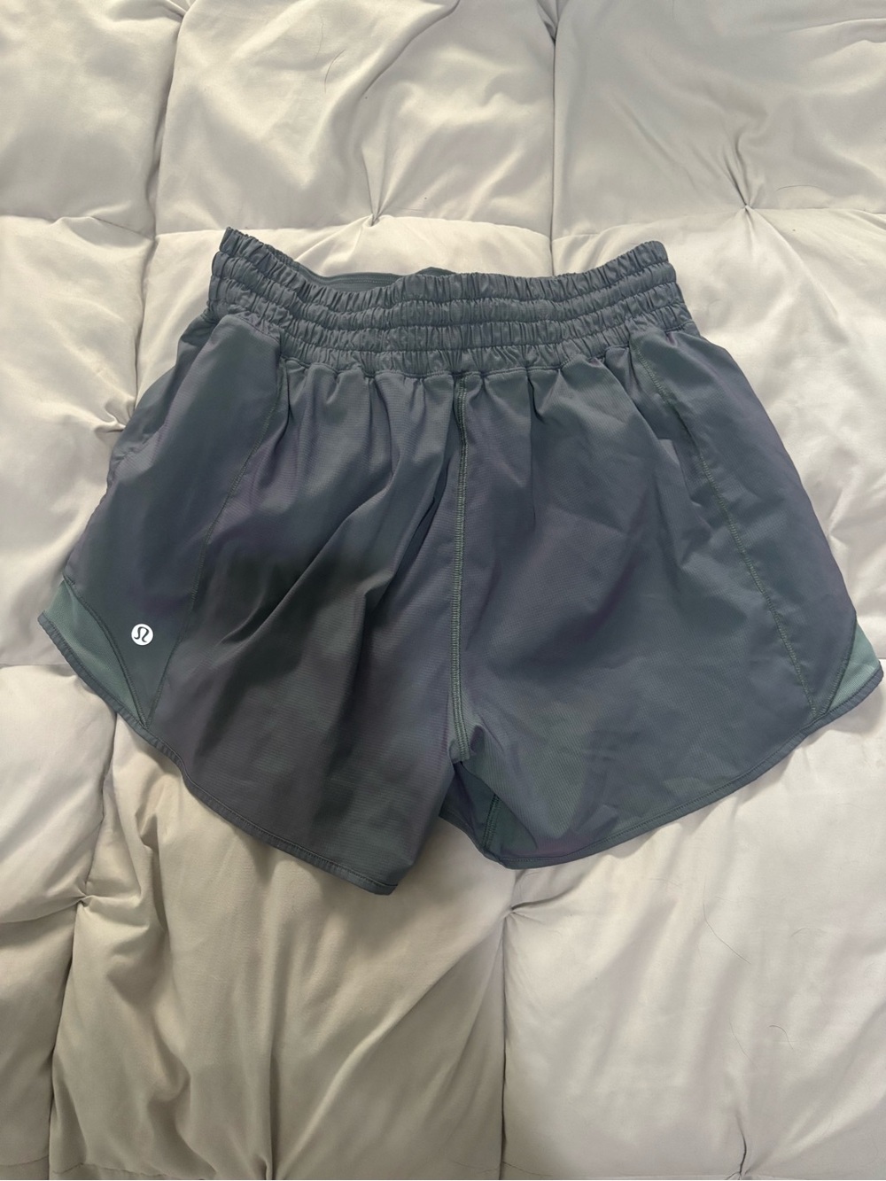 Lululemon Hotty Hot High rise short iridescent size 6 - Picture 2 of 4